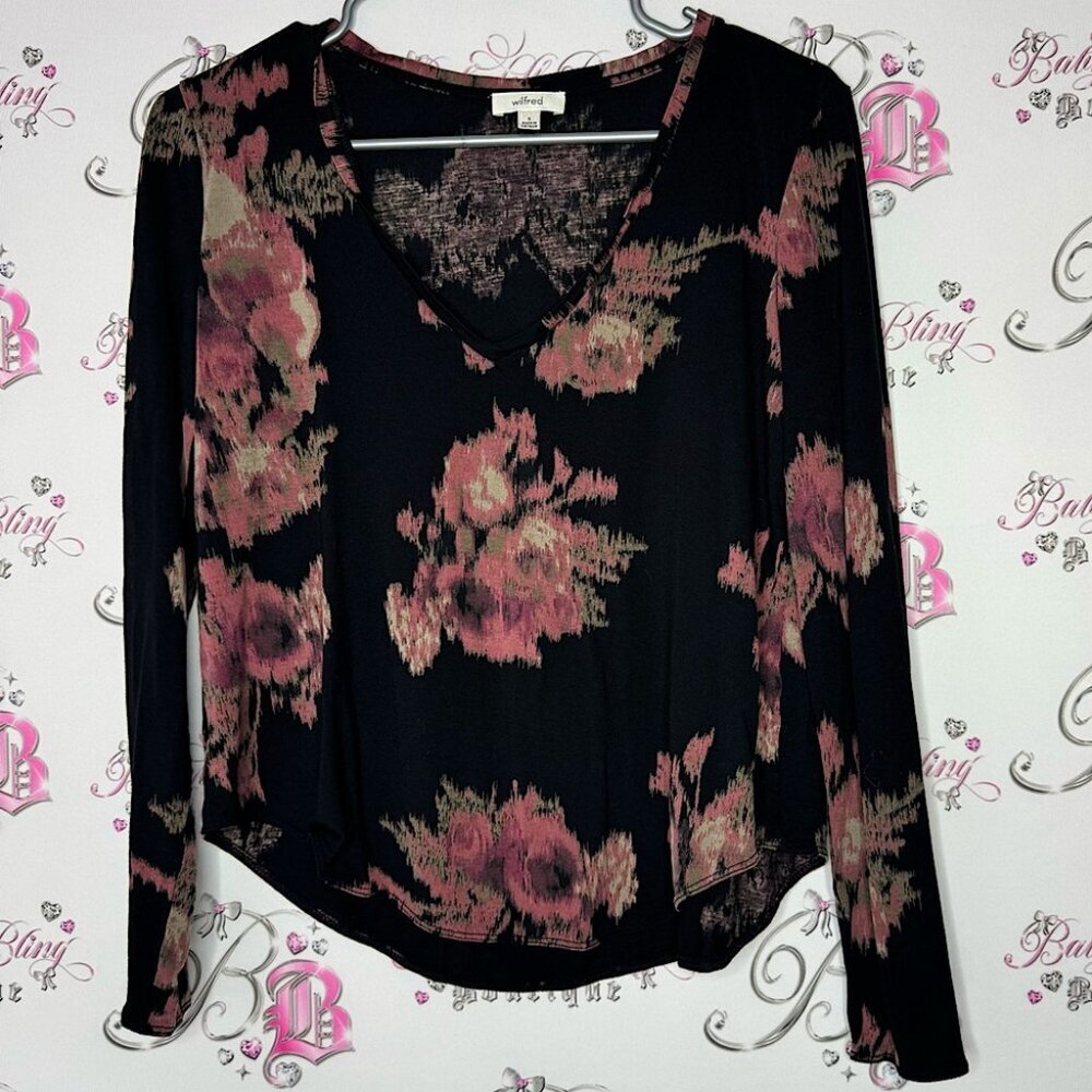 Wilfred aritzia long sleeve floral flower top black red pink v neck stretchy